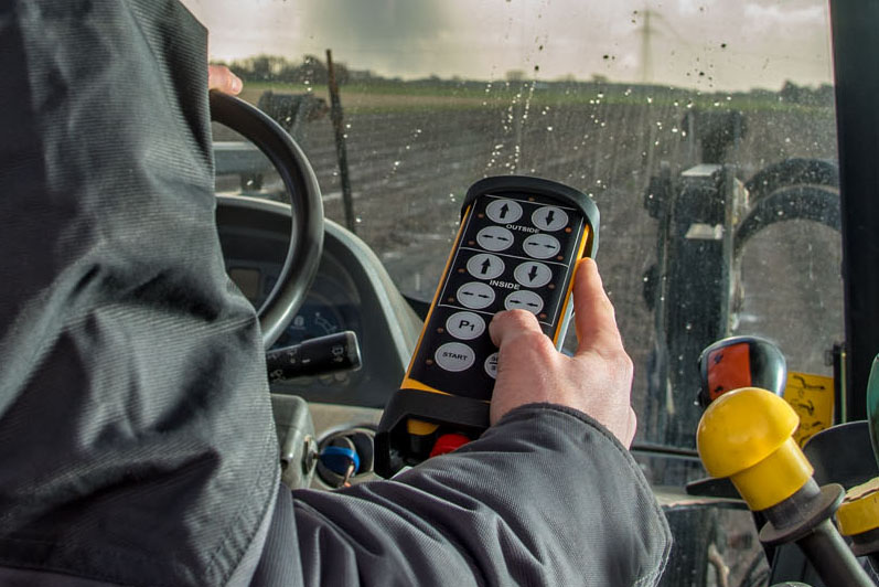 Sterowanie radiowe dla rolnictwa i leśnictwa w każdych warunkach pogodowych.